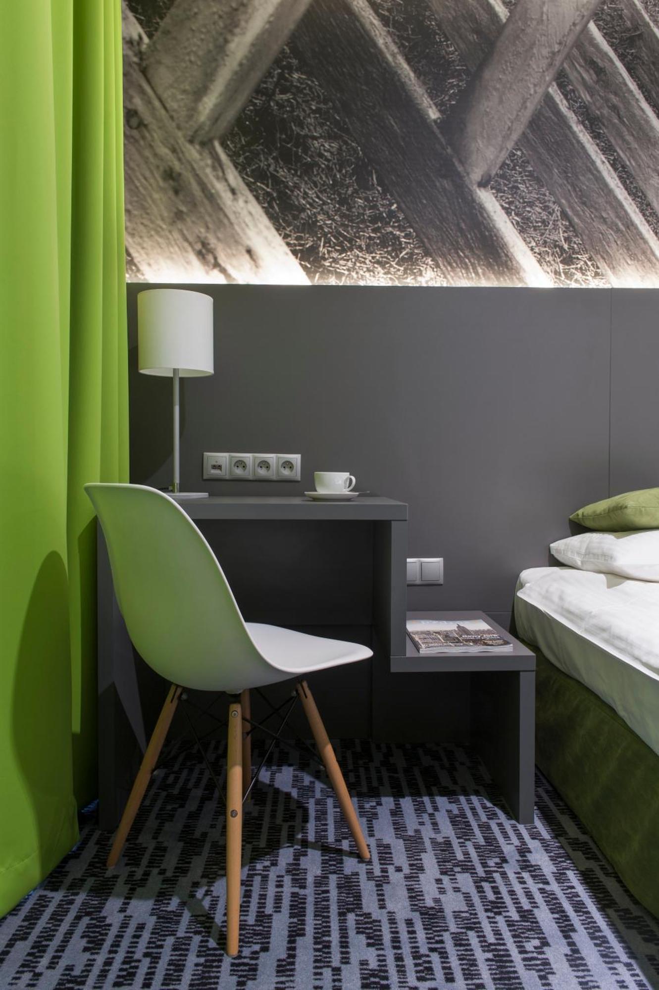Single Room,701241082:JPEG